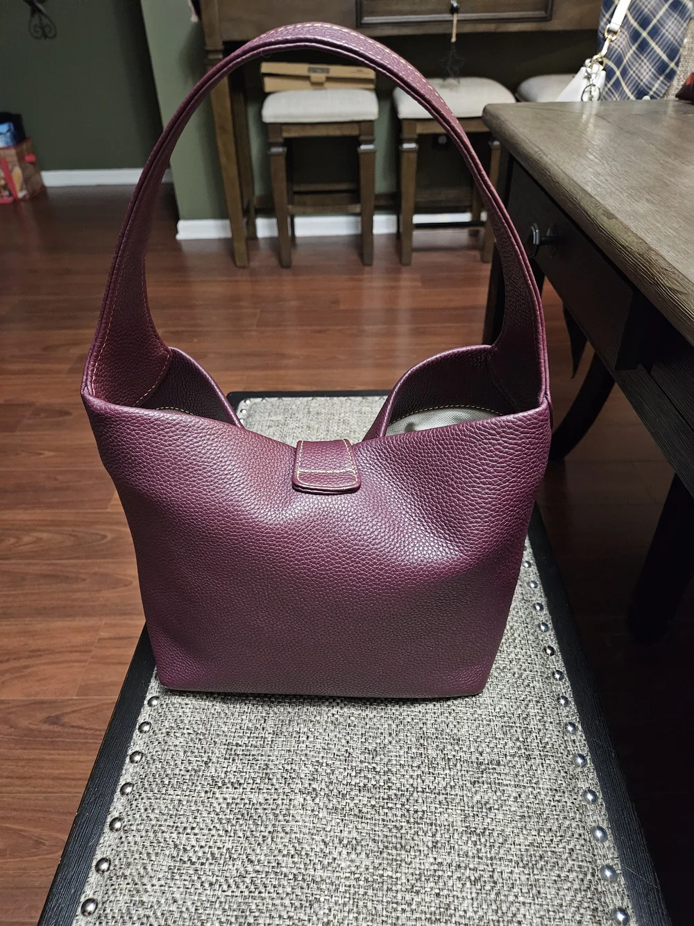 Dooney & Bourke Small Logo Lock Sac Burgundy